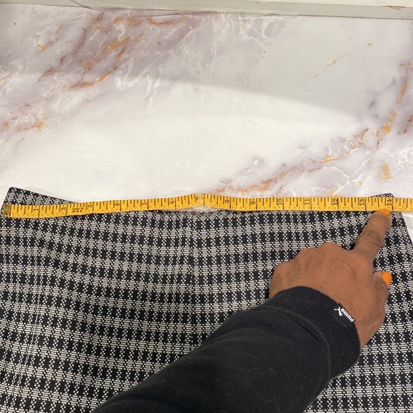 Womens pattern stretch slacks with slight flare at ankle. SZ L - Picture 4 of 5